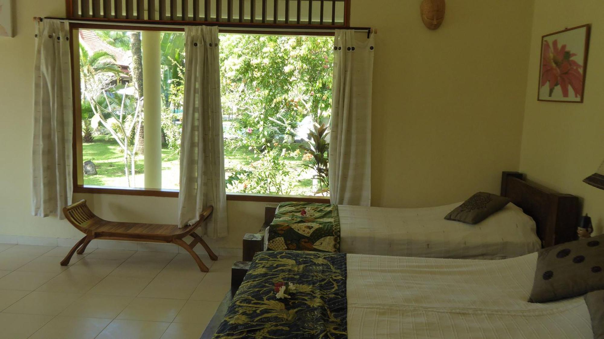 Rumah Kita Villa/Hotel Kalibaru Habitación foto