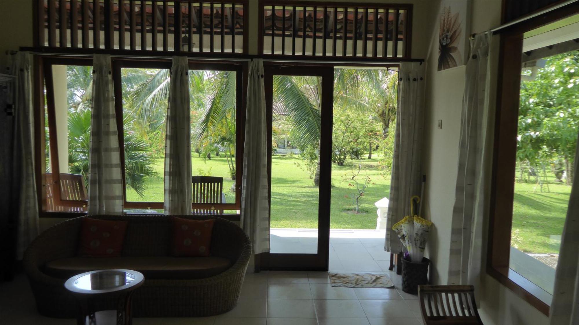 Rumah Kita Villa/Hotel Kalibaru Habitación foto
