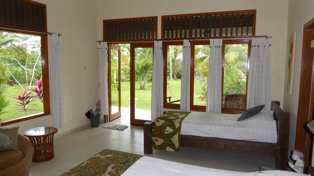 Rumah Kita Villa/Hotel Kalibaru Habitación foto